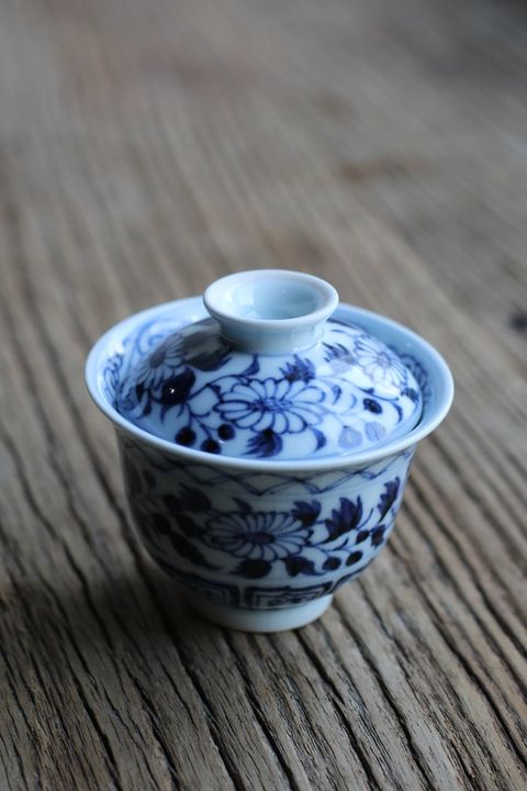 元青花溪蘭仰元｜纏枝菊紋小蓋碗