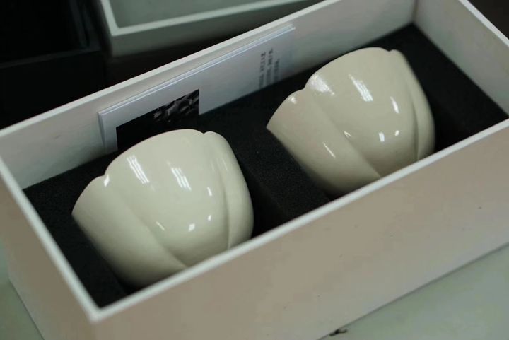定瓷定白葵口丨摹古乐饮杯